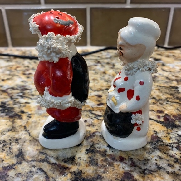 VTG 1950’s Napco Mr and Mrs Clause spaghetti trim salt and pepper shaker set - Picture 2 of 9
